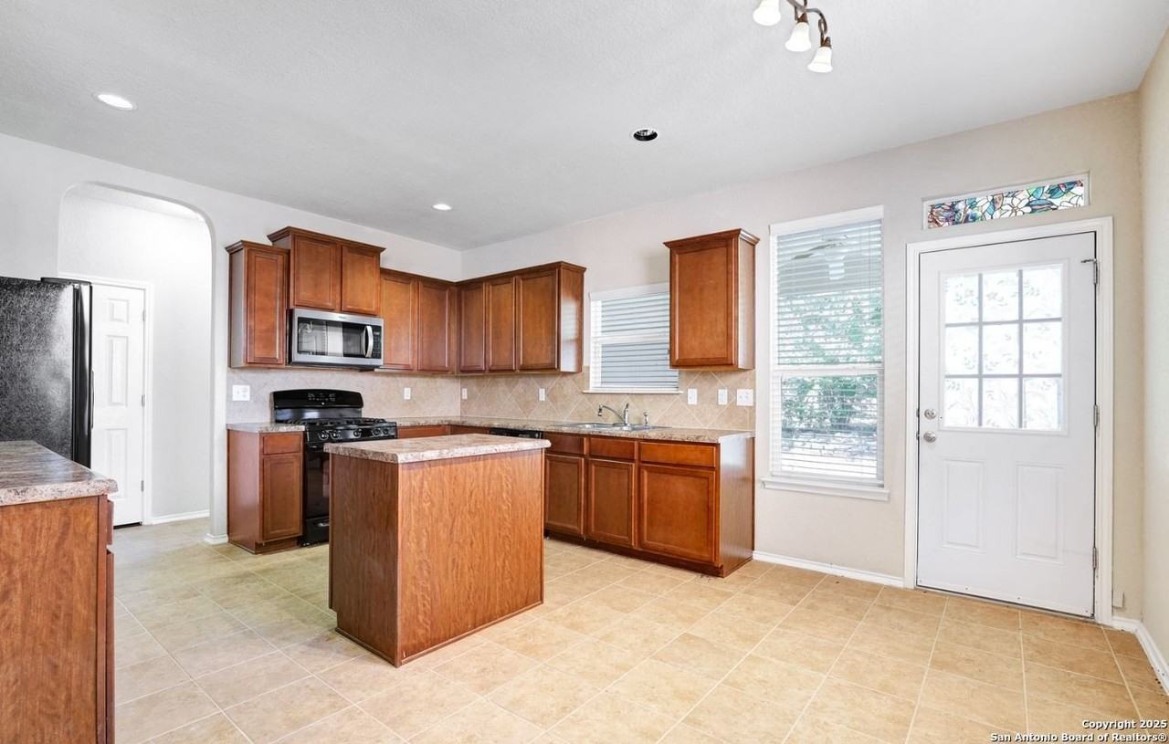 6303 Black Bear - Photo 7 of 17