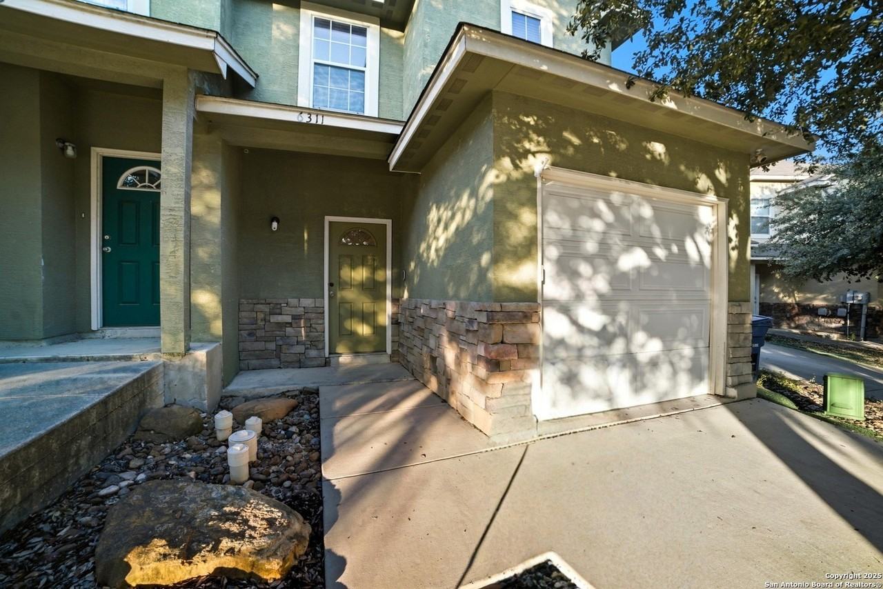 6311 Aspen Hl - Photo 2 of 13