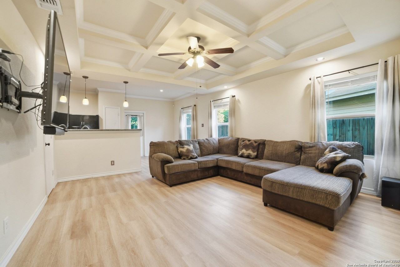 6311 Aspen Hl - Photo 4 of 13