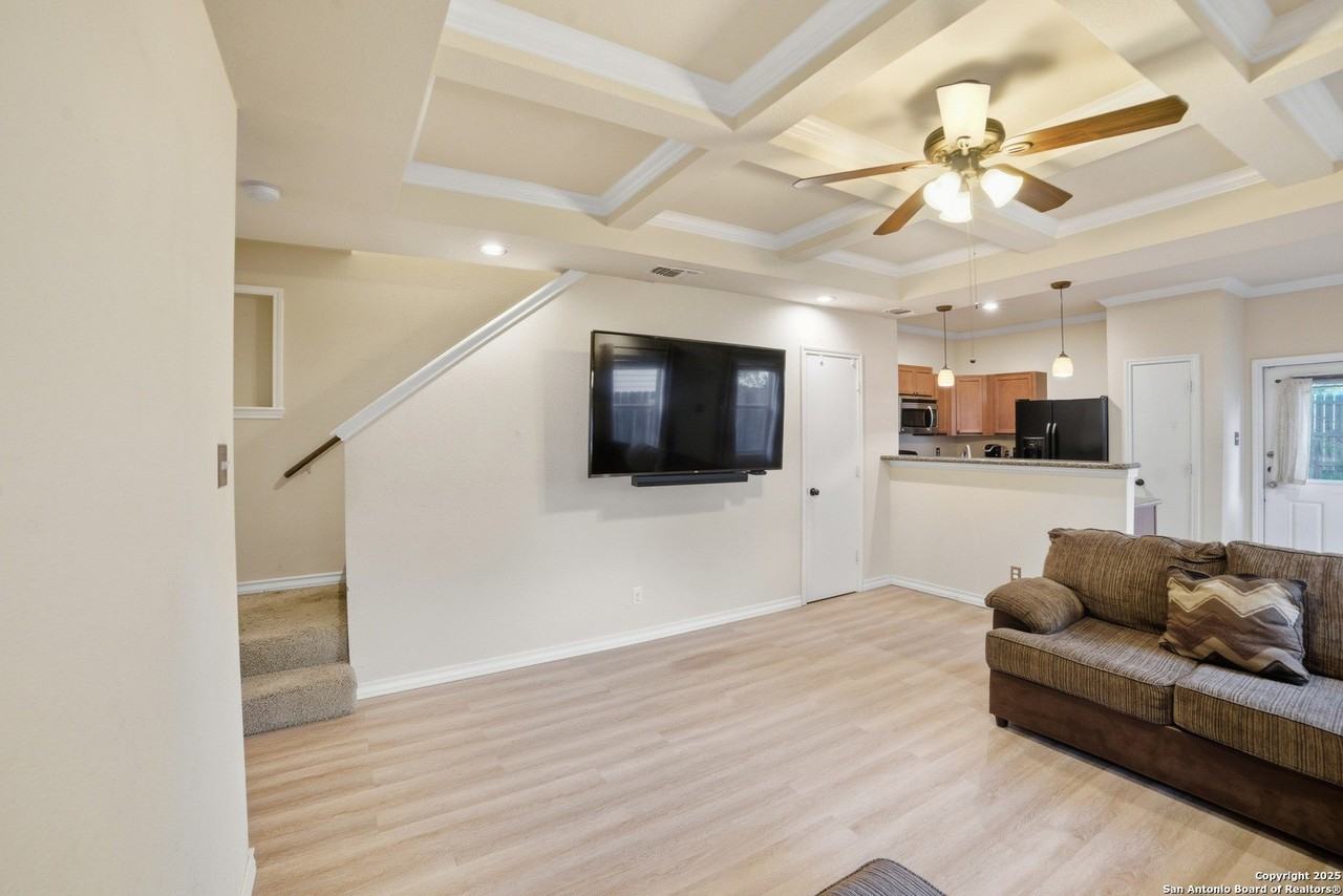 6311 Aspen Hl - Photo 5 of 13