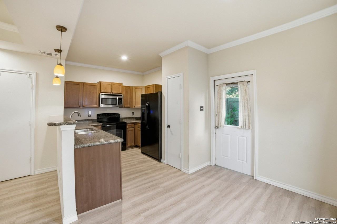 6311 Aspen Hl - Photo 6 of 13