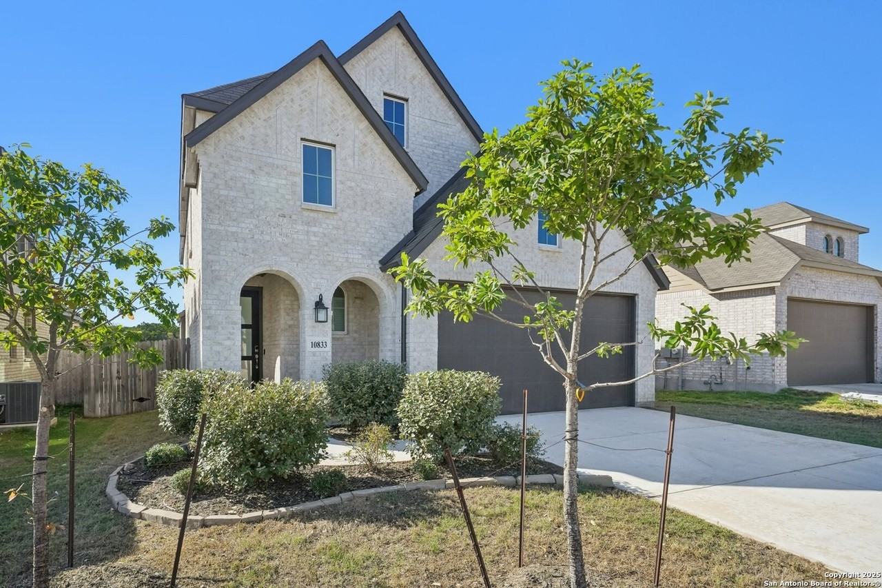 10833 Coppola - Photo 3 of 36