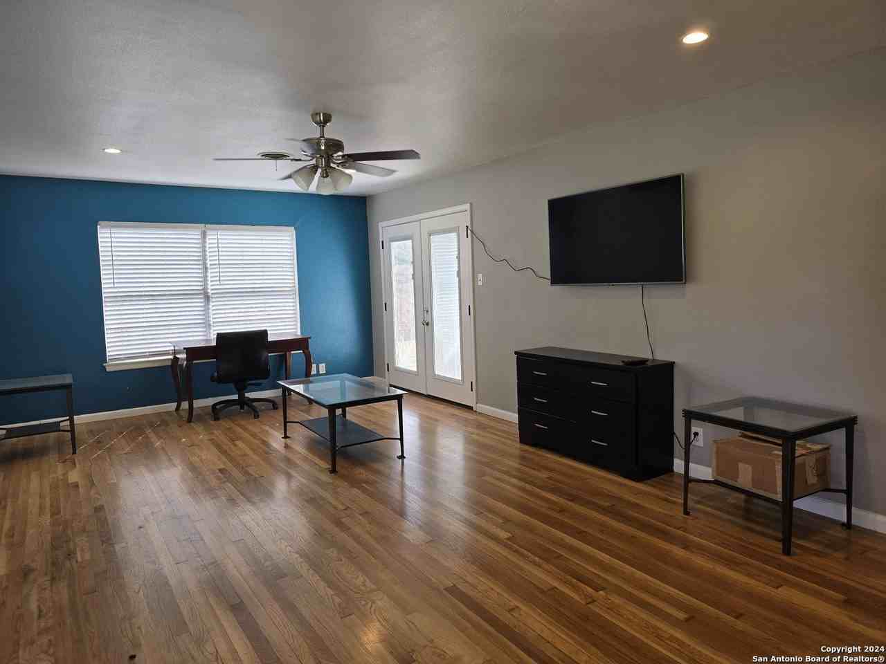 606 Shadywood Lane - Photo 4 of 19