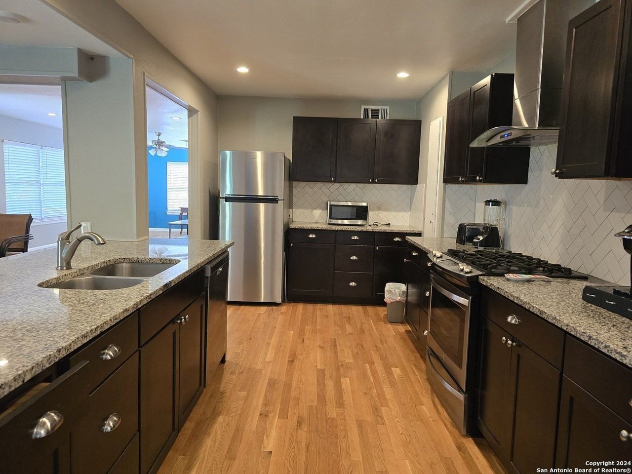 606 Shadywood Lane - Photo 6 of 19