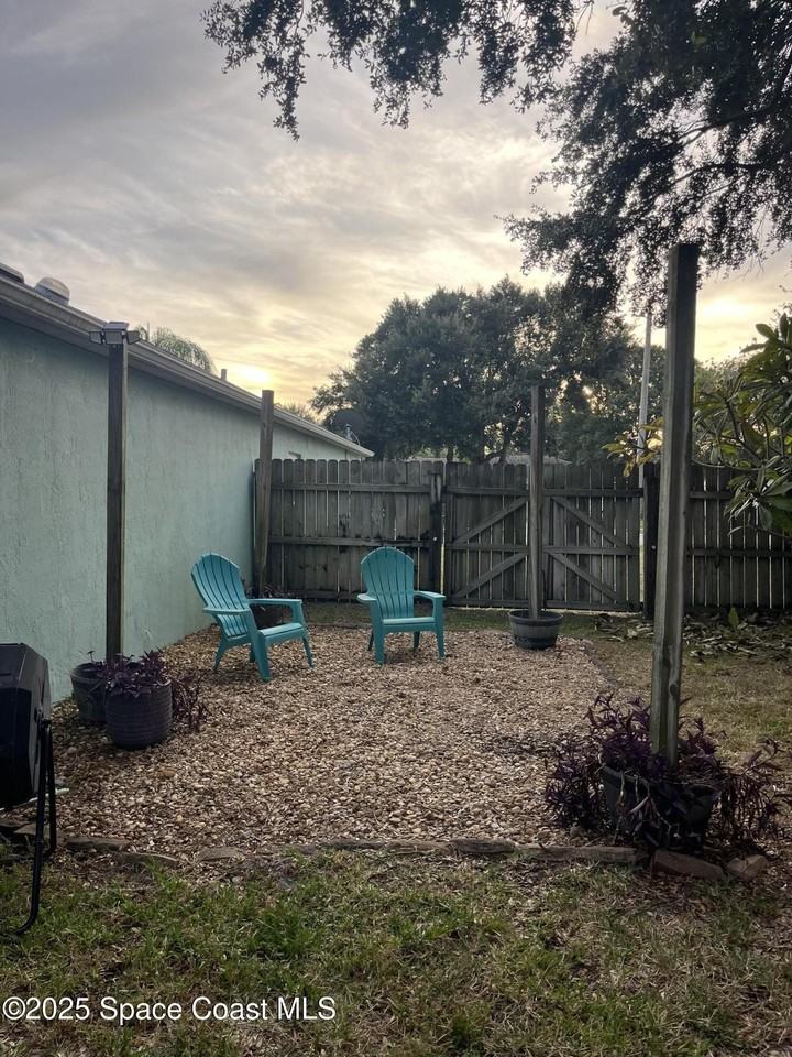 2001 Sierra St - Photo 4 of 18