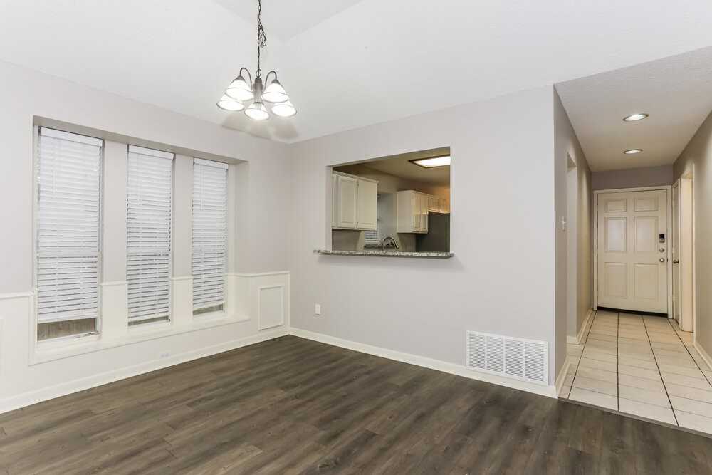 1505 Gainsborough Way - Photo 5 of 16