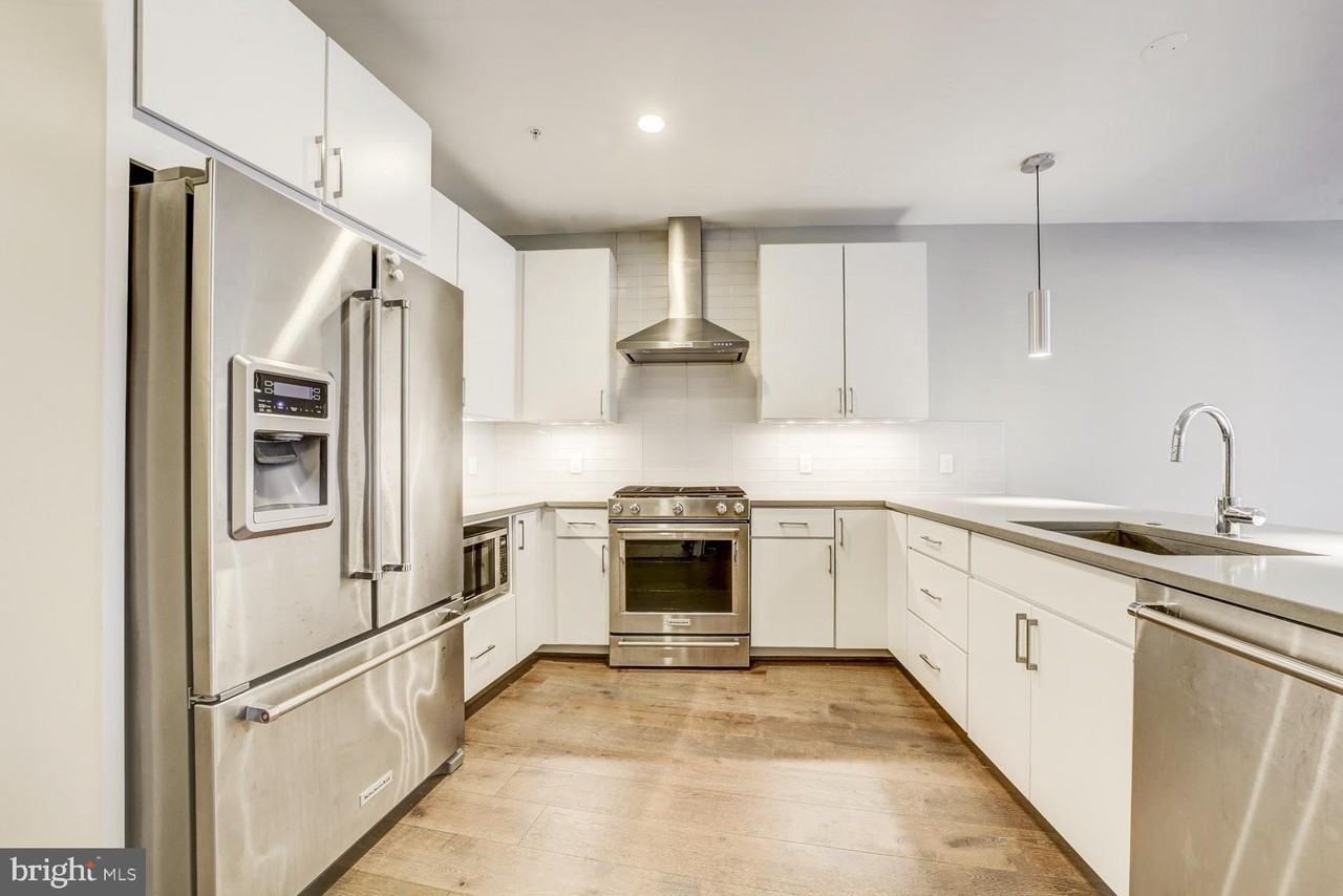 2337 Champlain Street Northwest #102 - Photo 4 of 12