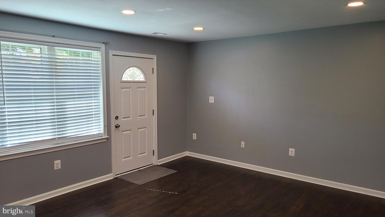 103 Vandiver Ct - Photo 3 of 14