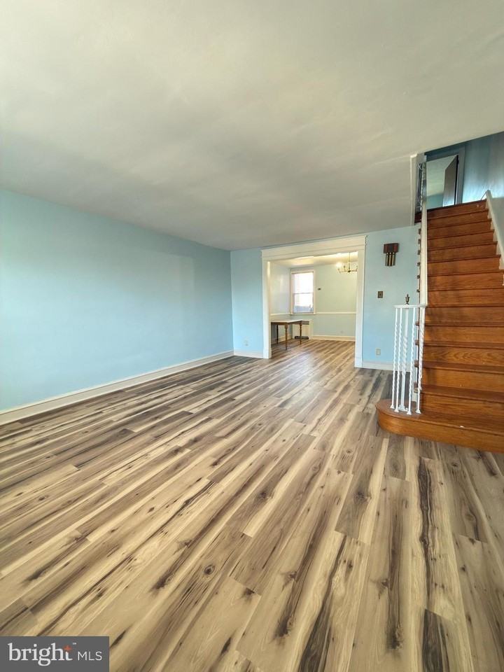 441 Cheltenham Avenue - Photo 2 of 13