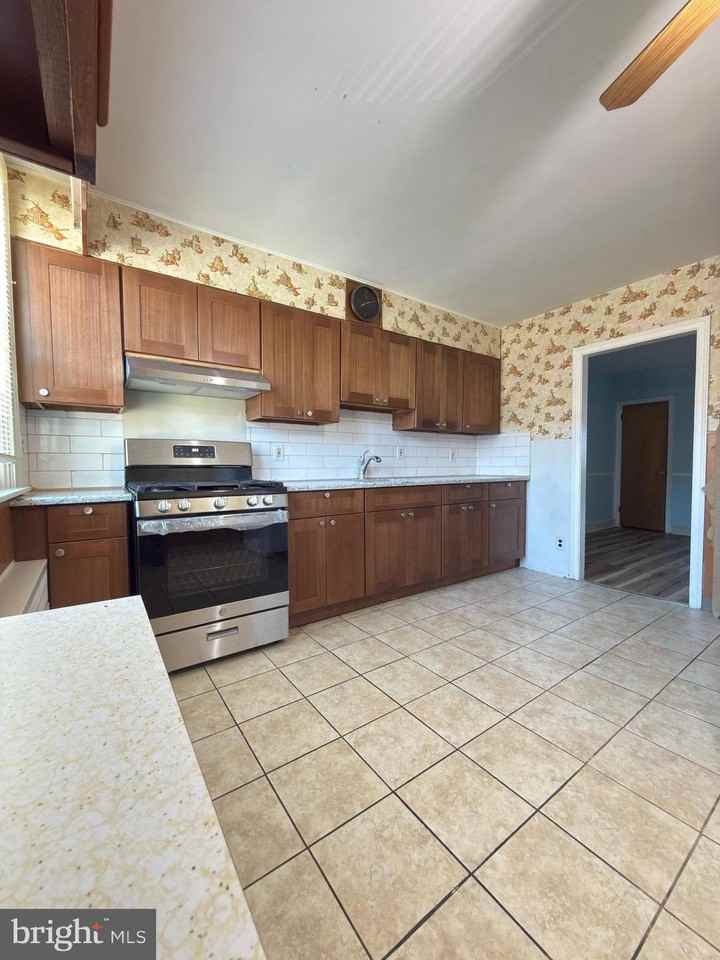 441 Cheltenham Avenue - Photo 4 of 13