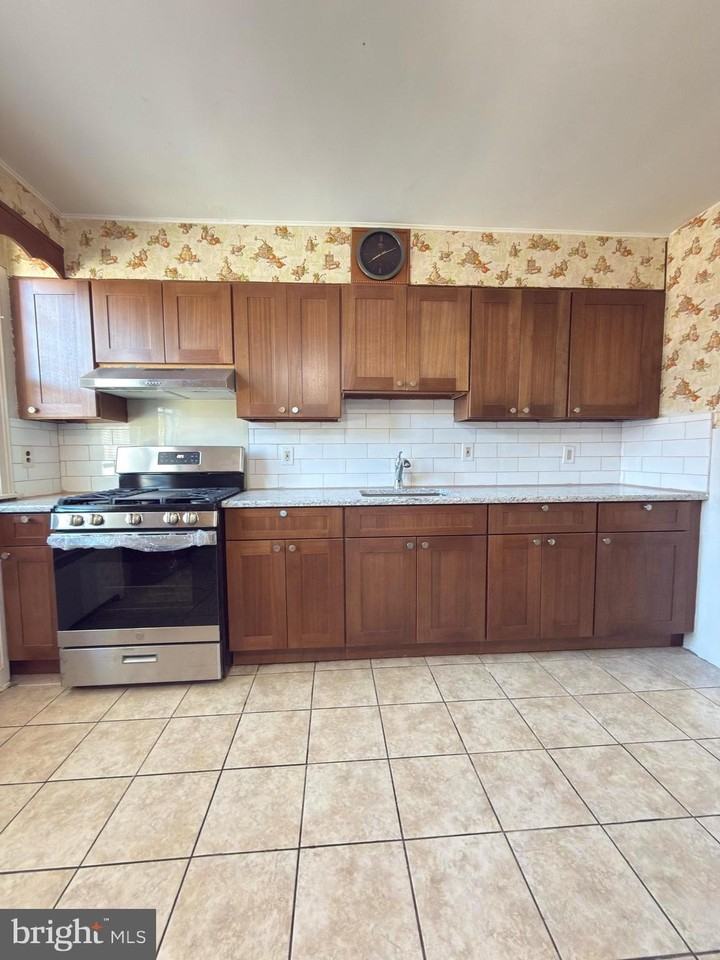 441 Cheltenham Avenue - Photo 5 of 13