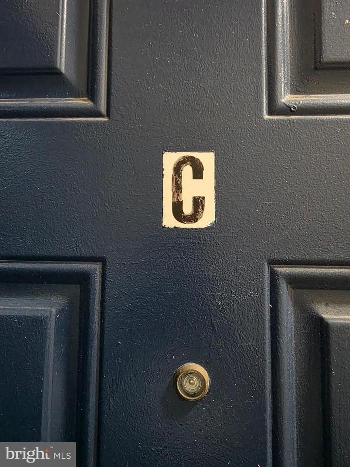 2715 E Ontario St Apt C #C - Photo 2 of 32