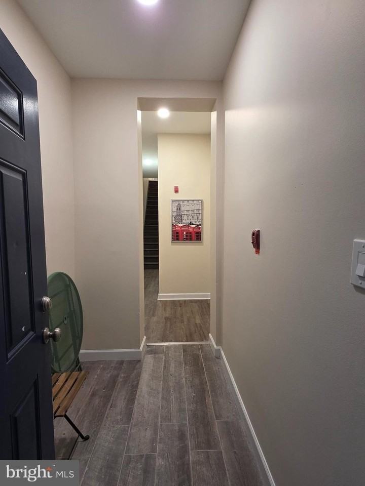 2715 E Ontario St Apt C #C - Photo 3 of 32