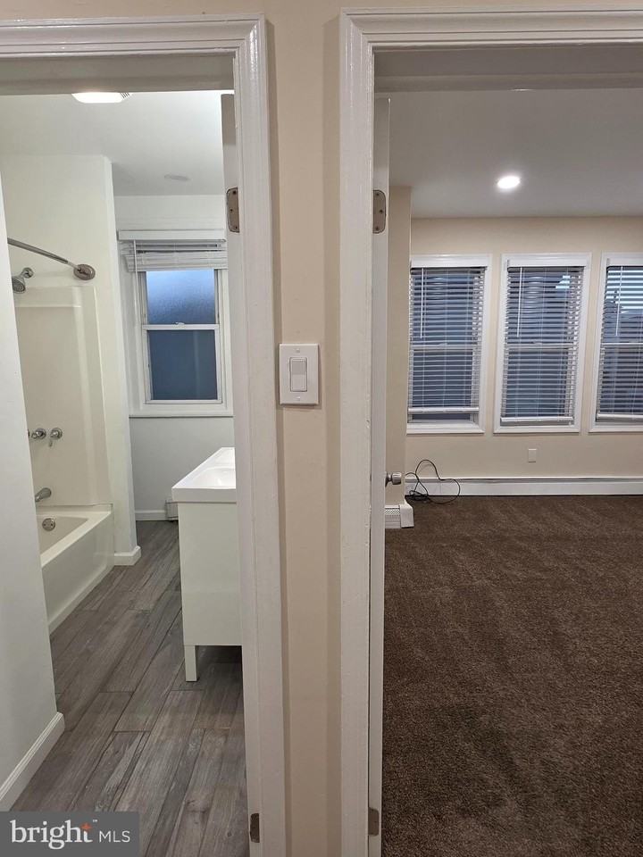 2715 E Ontario St Apt C #C - Photo 7 of 32