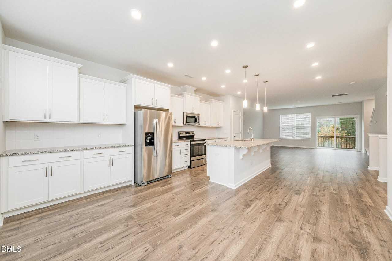 1019 Islip Pl - Photo 4 of 18