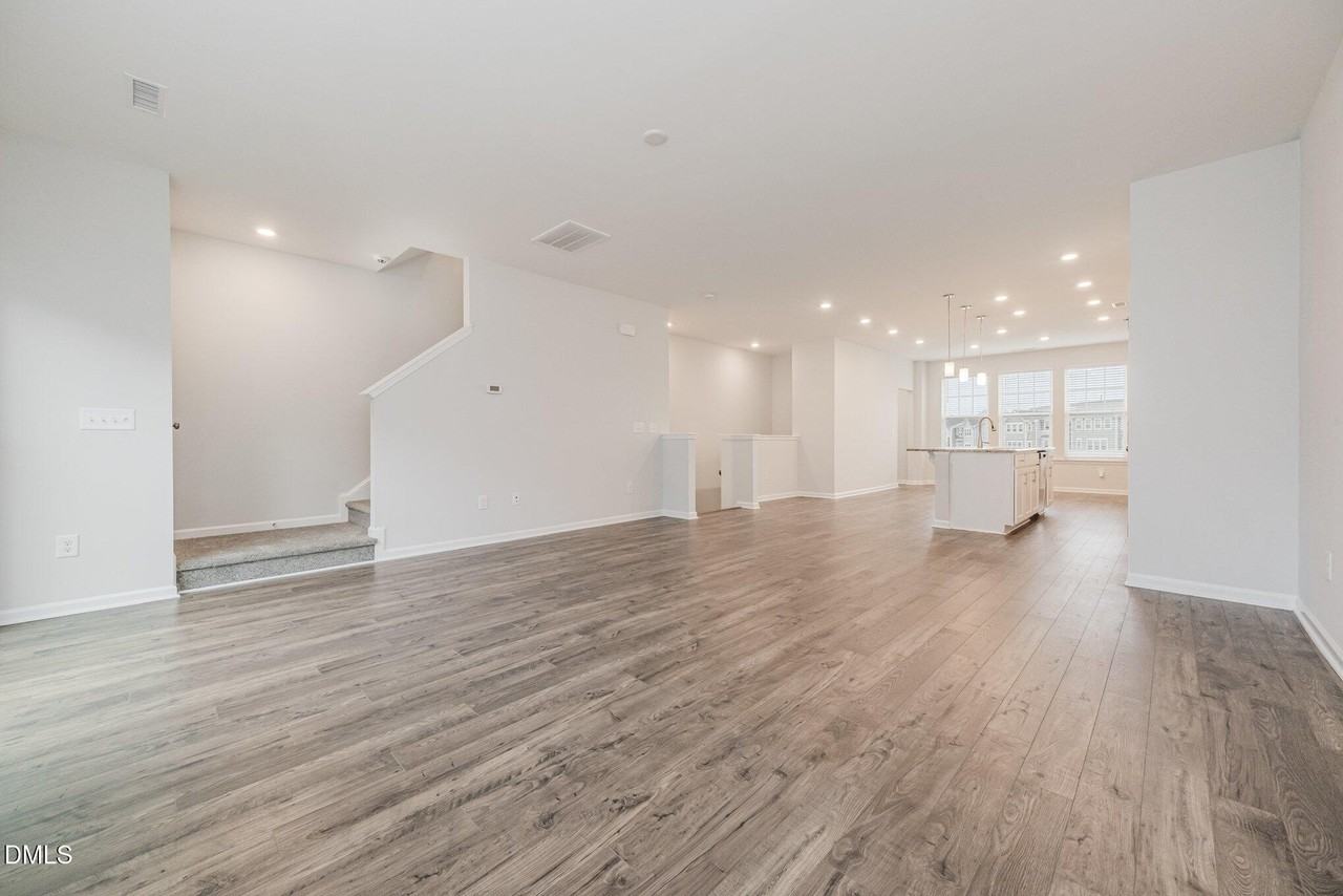 1019 Islip Pl - Photo 5 of 18