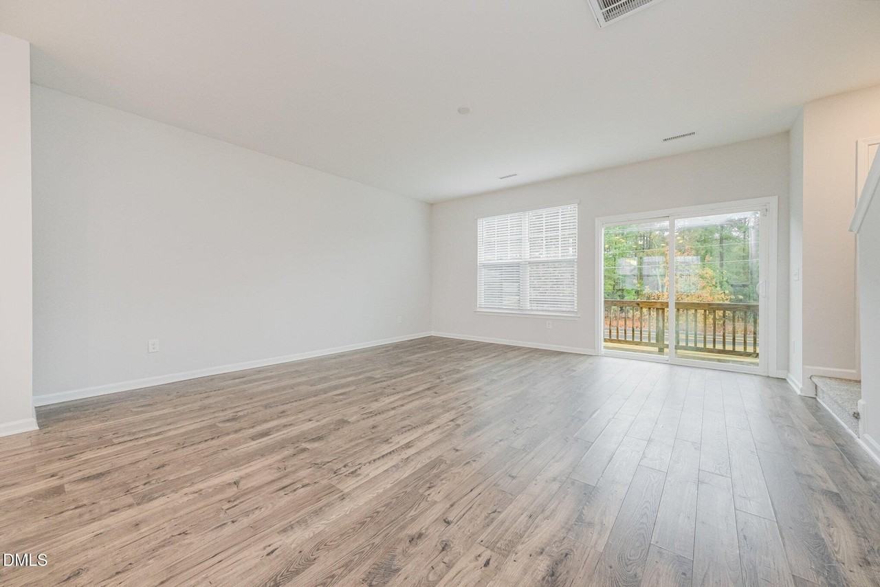 1019 Islip Pl - Photo 6 of 18