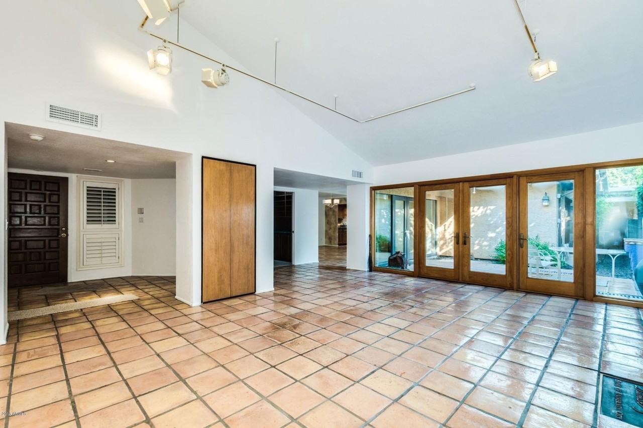 7239 Valley View Road - Photo 4 of 20