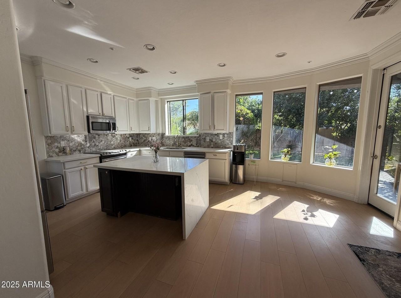 7625 East Sands Drive - Photo 7 of 17