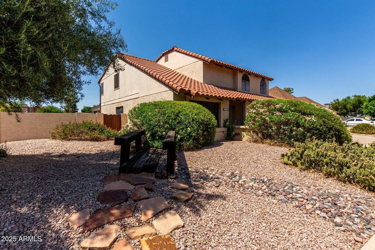 2050 West Nido Avenue - Photo 3 of 30