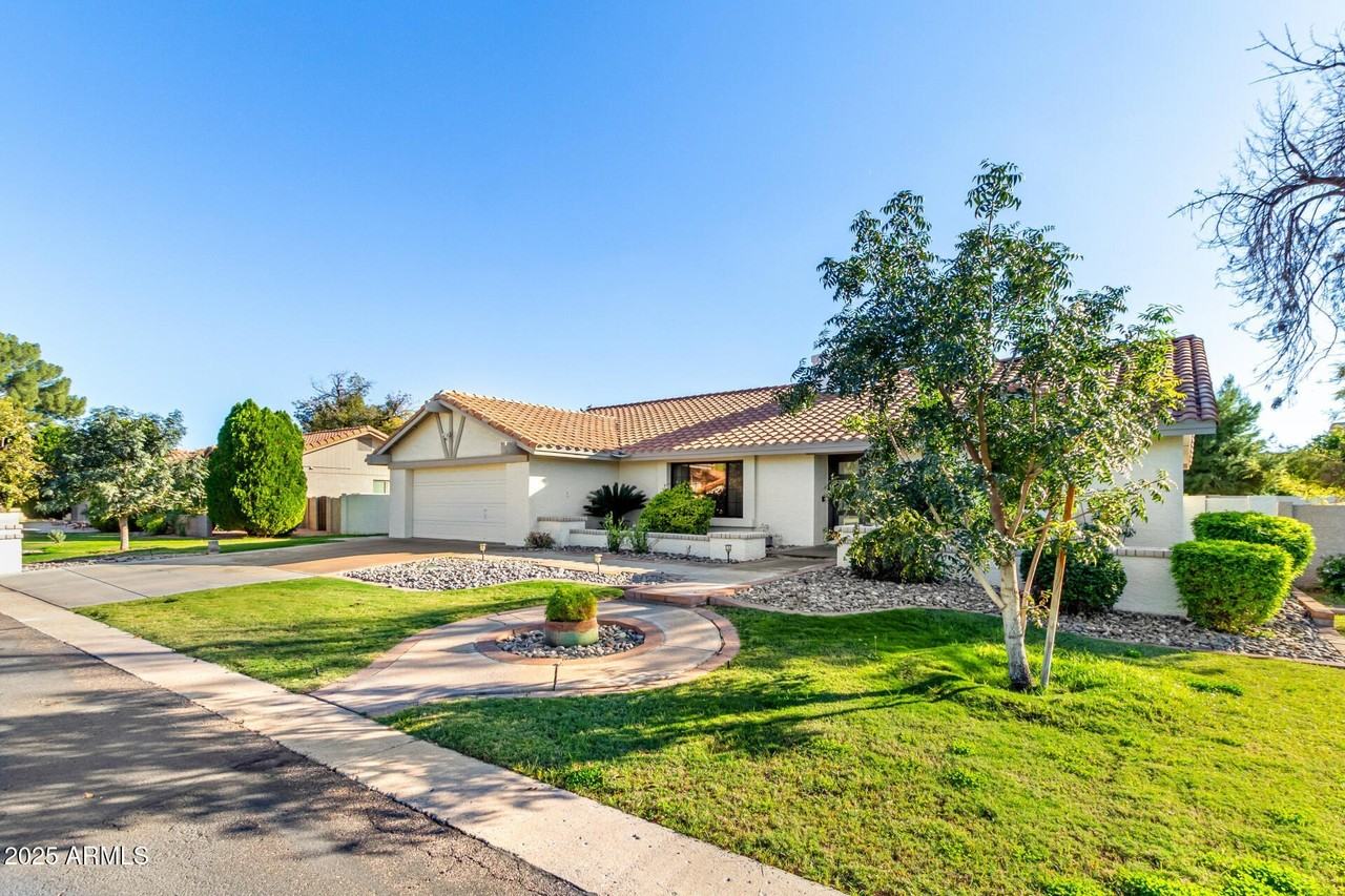 687 East Park Avenue - Photo 5 of 43