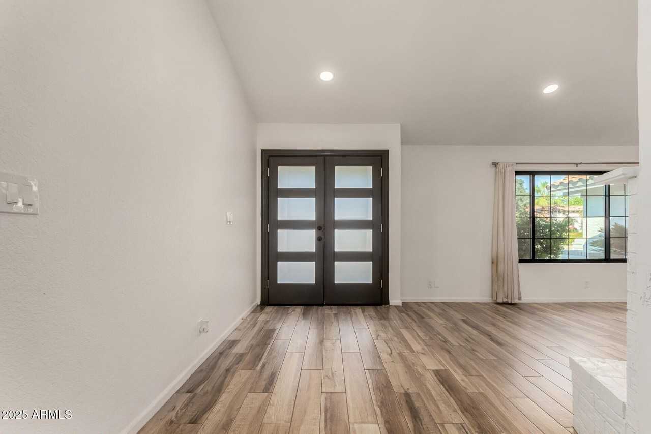 687 East Park Avenue - Photo 7 of 43