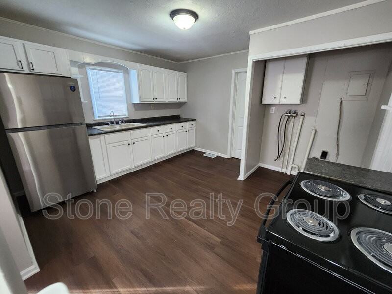 3236 N 24th St - Photo 4 of 9