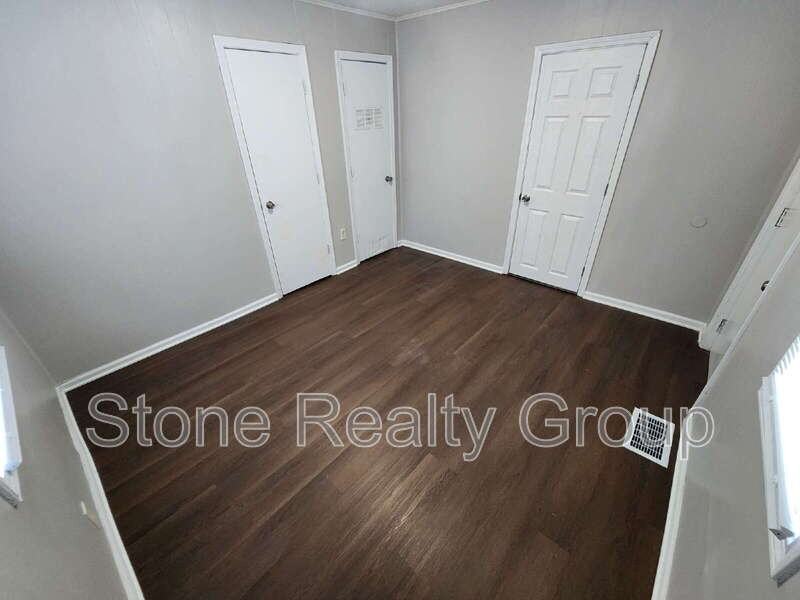 3236 N 24th St - Photo 6 of 9