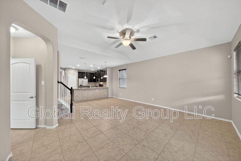 10405 Macarthur Way - Photo 5 of 33