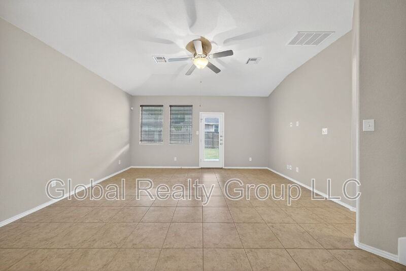 10405 Macarthur Way - Photo 7 of 33