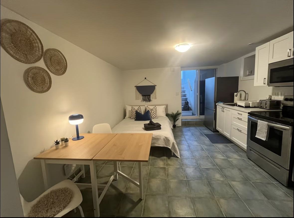 Glenlake Ave - Photo 7 of 14