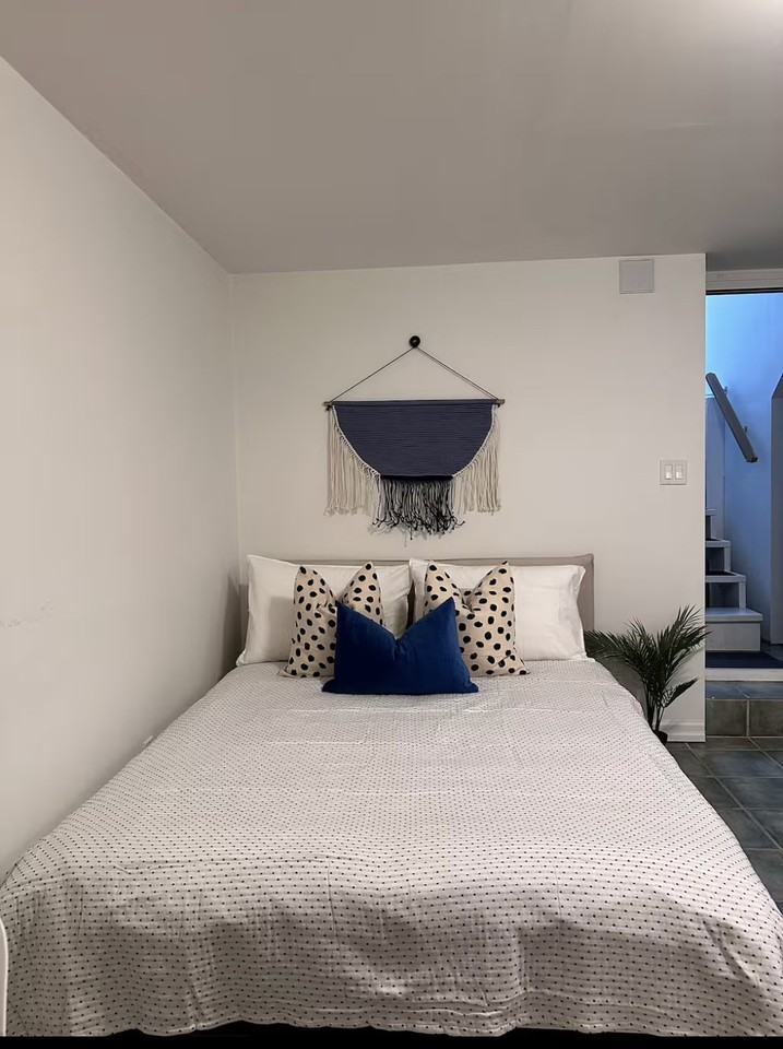 Glenlake Ave - Photo 5 of 14