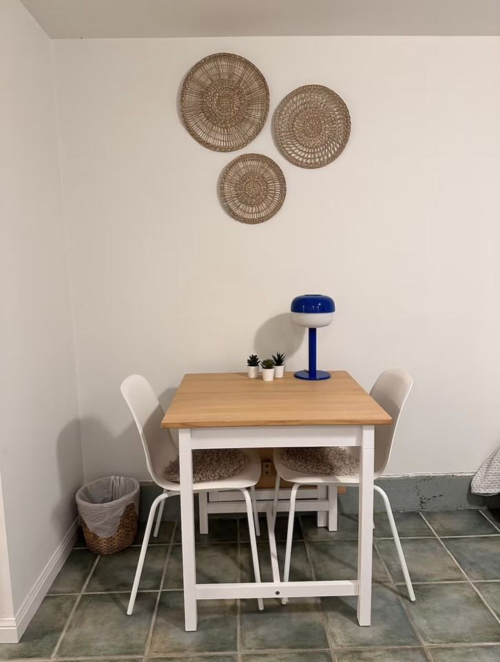 Glenlake Ave - Photo 3 of 14