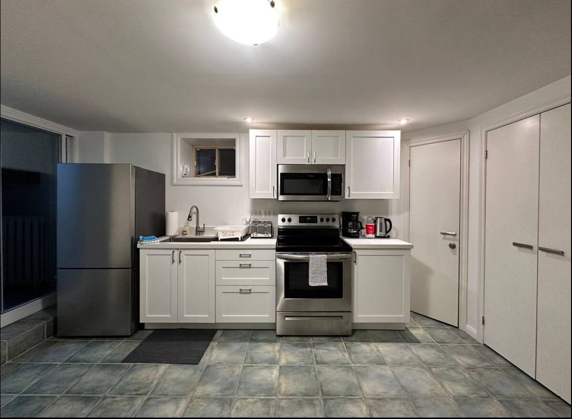 Glenlake Ave - Photo 2 of 14