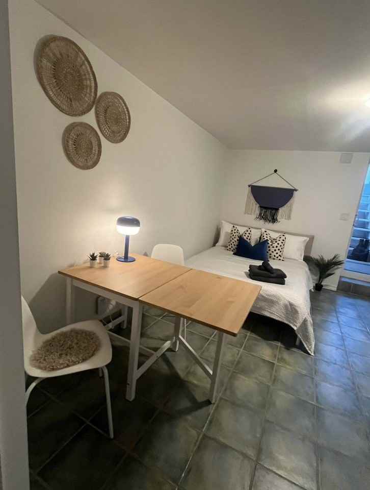 Glenlake Ave - Photo 6 of 14