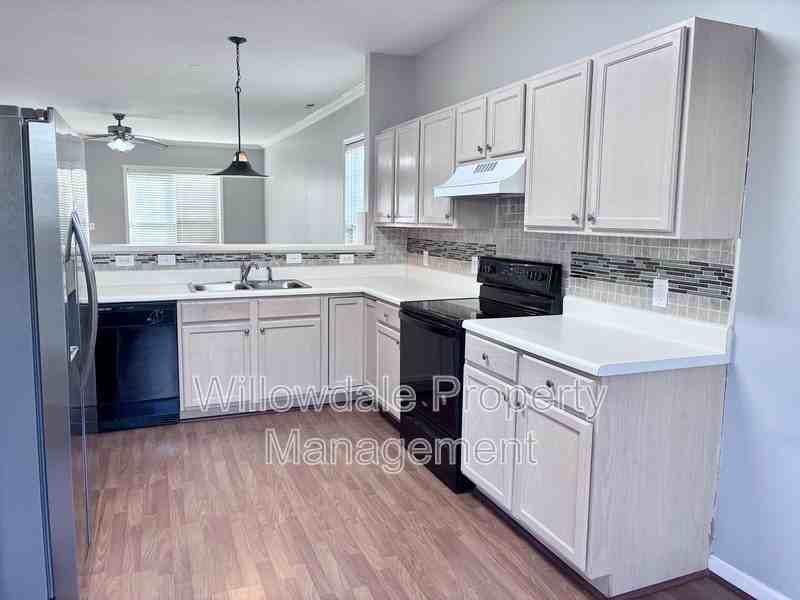 2106 Turtle Point Dr - Photo 4 of 27