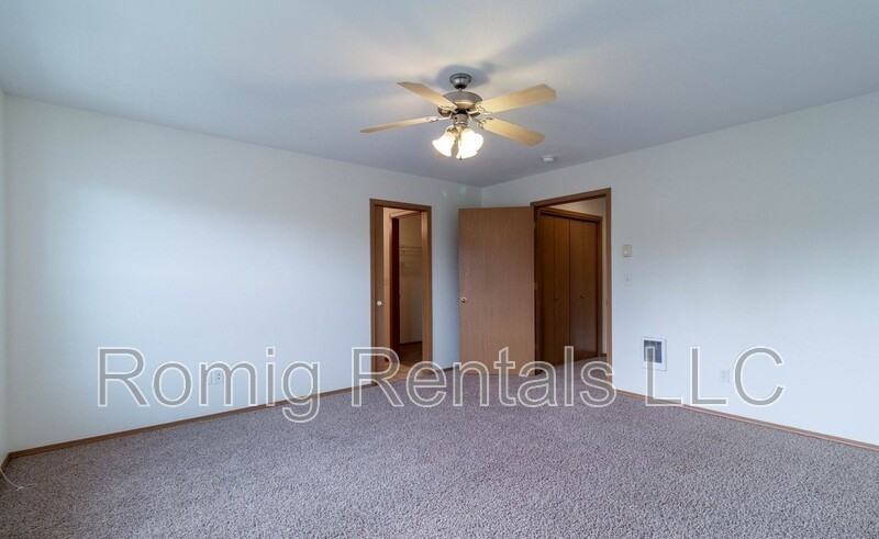 8109 Northeast 36th Court - Photo 6 of 18