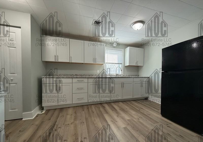 1236 1/2 E Locust St - Photo 2 of 13