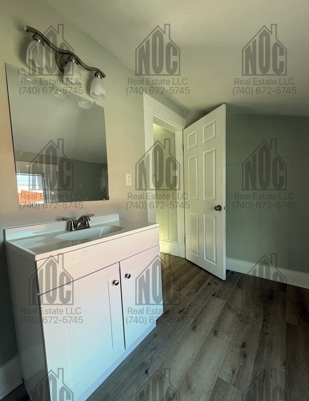 1236 1/2 E Locust St - Photo 5 of 13