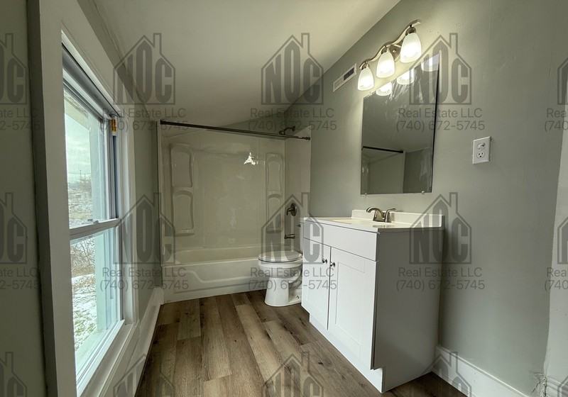 1236 1/2 E Locust St - Photo 6 of 13