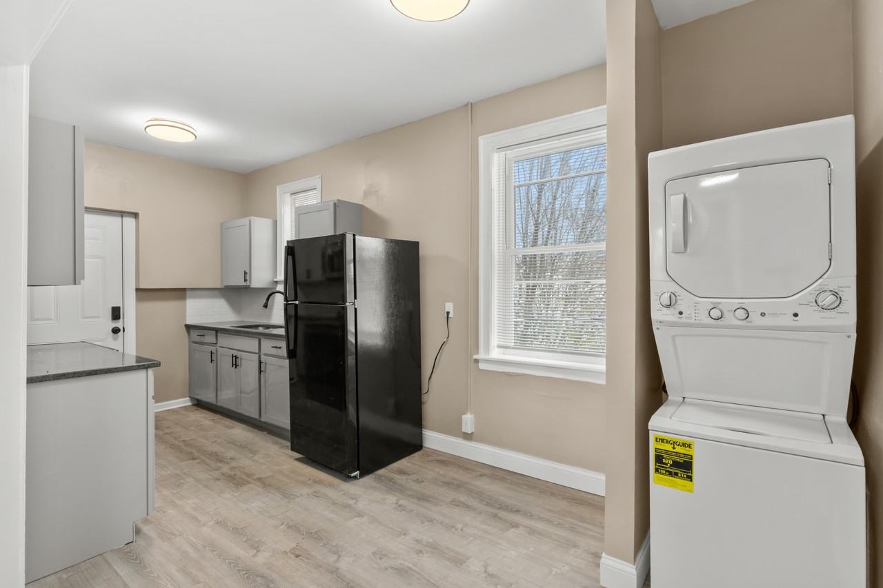 4205 Ellenwood Avenue - Photo 2 of 27