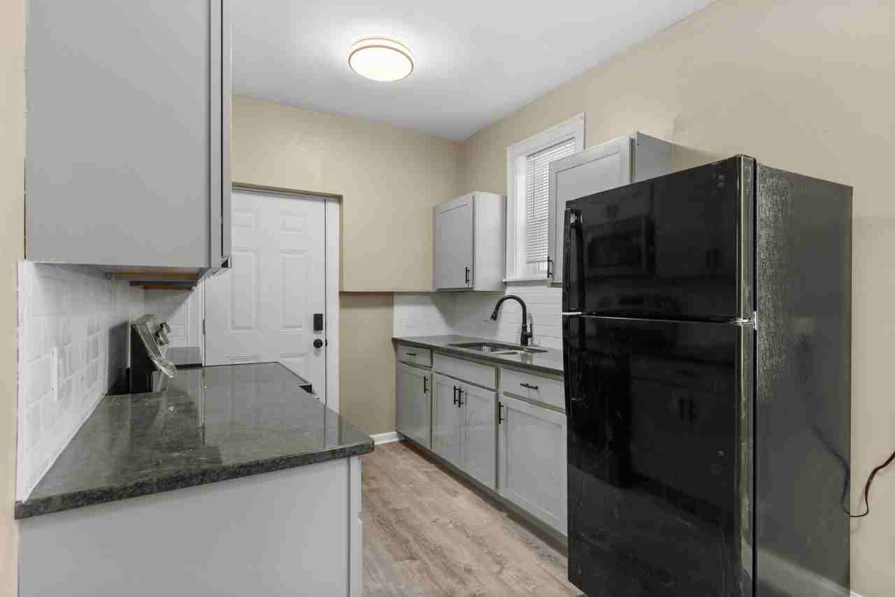 4205 Ellenwood Avenue - Photo 4 of 27