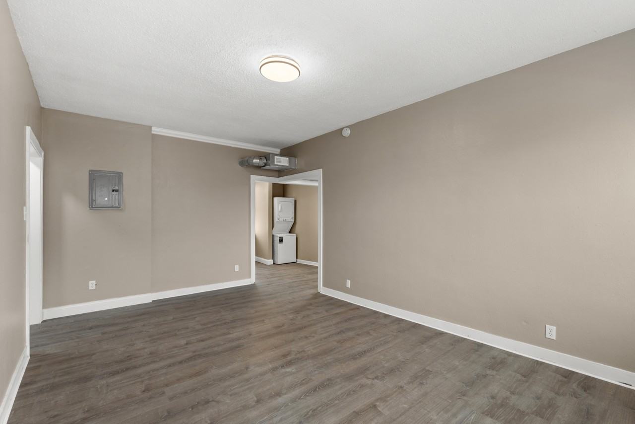 4205 Ellenwood Avenue - Photo 7 of 27