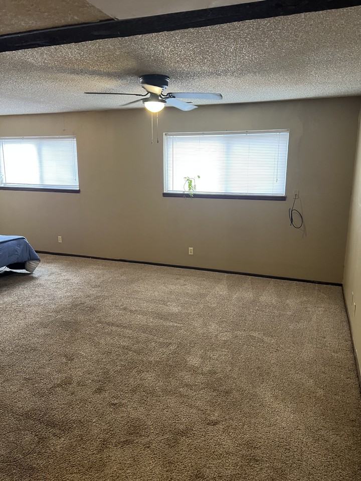 901 Southwest Tyler Street - Photo 2 of 11