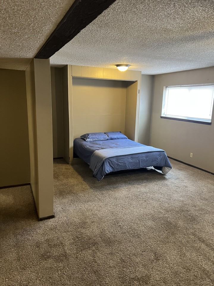 901 Southwest Tyler Street - Photo 3 of 11