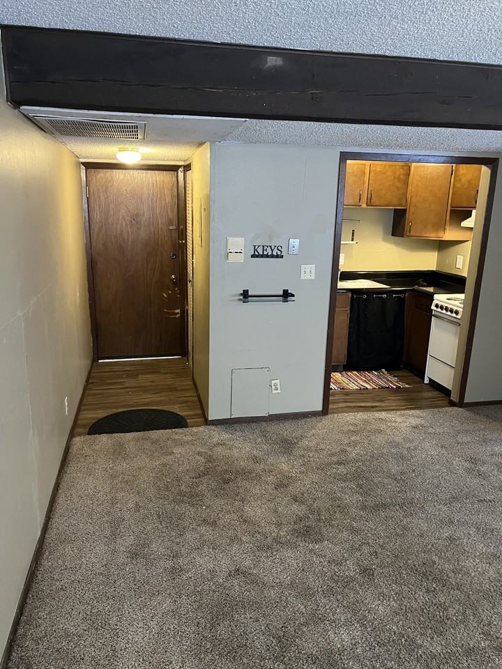 901 Southwest Tyler Street - Photo 6 of 11