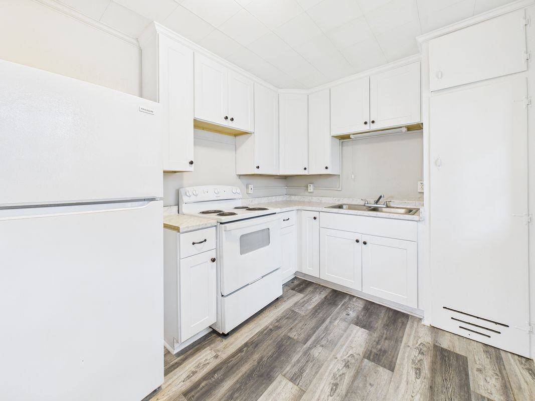 906 Center St - Photo 3 of 11