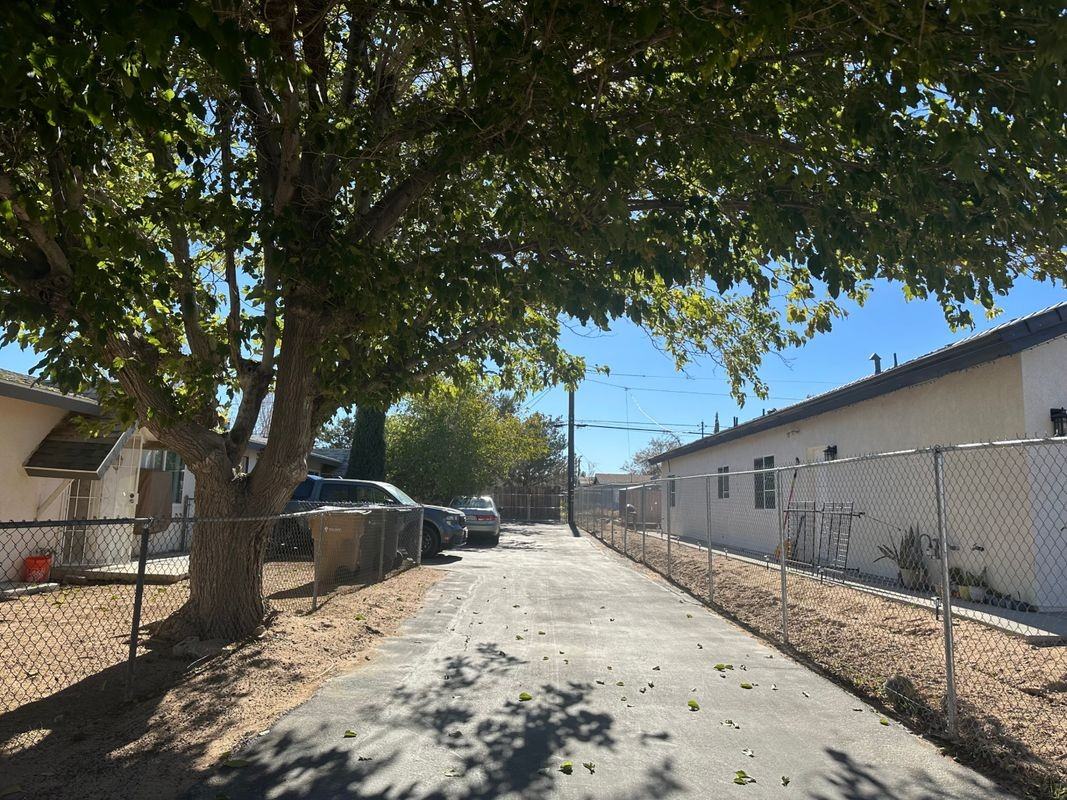 16069 Spruce St - Photo 3 of 11