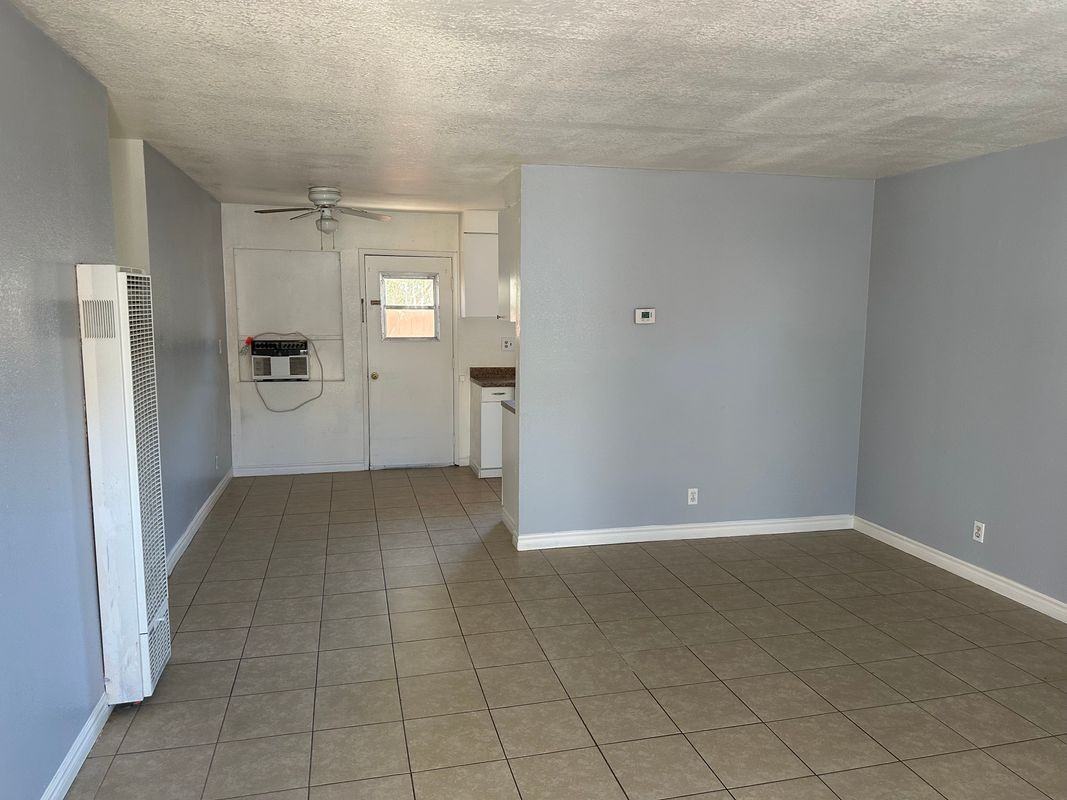 16069 Spruce St - Photo 4 of 11