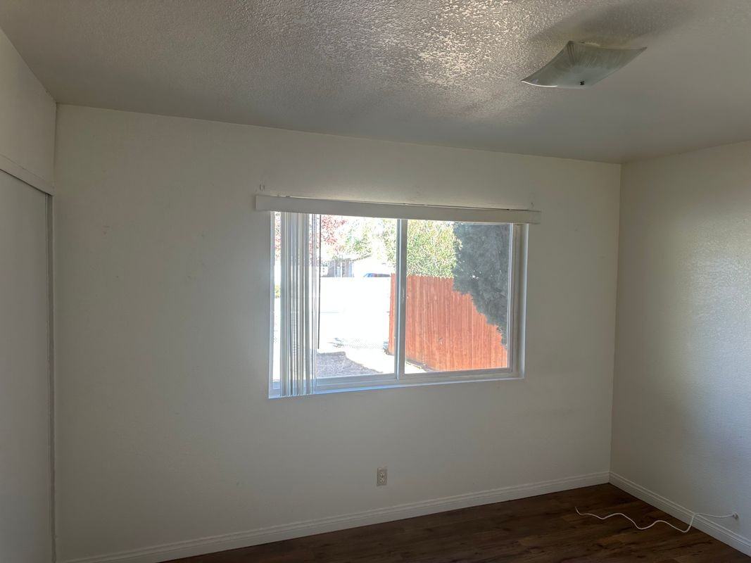 16069 Spruce St - Photo 6 of 11
